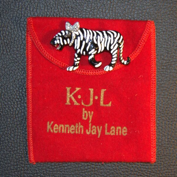 Spilla KENNET JAY LANE tigre con fiocco - immagine 3