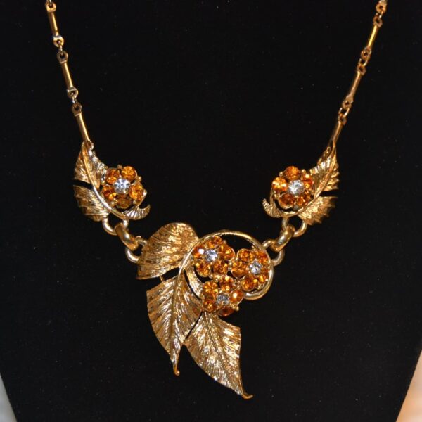 Collana vintage tono oro con foglie e fiori di strass LES BERNARD - immagine 3