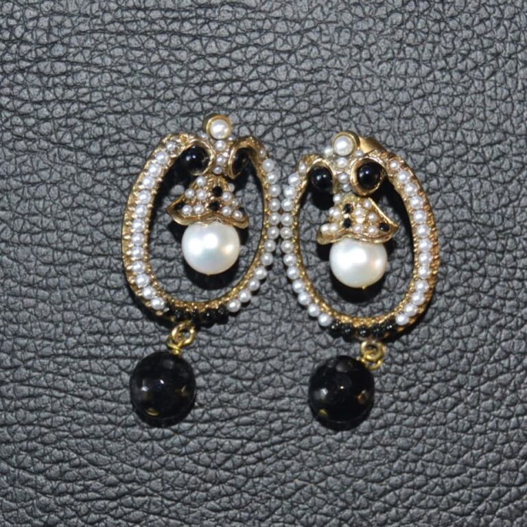 Orecchini pendenti onice nero con perle di Vintage Bijoux®