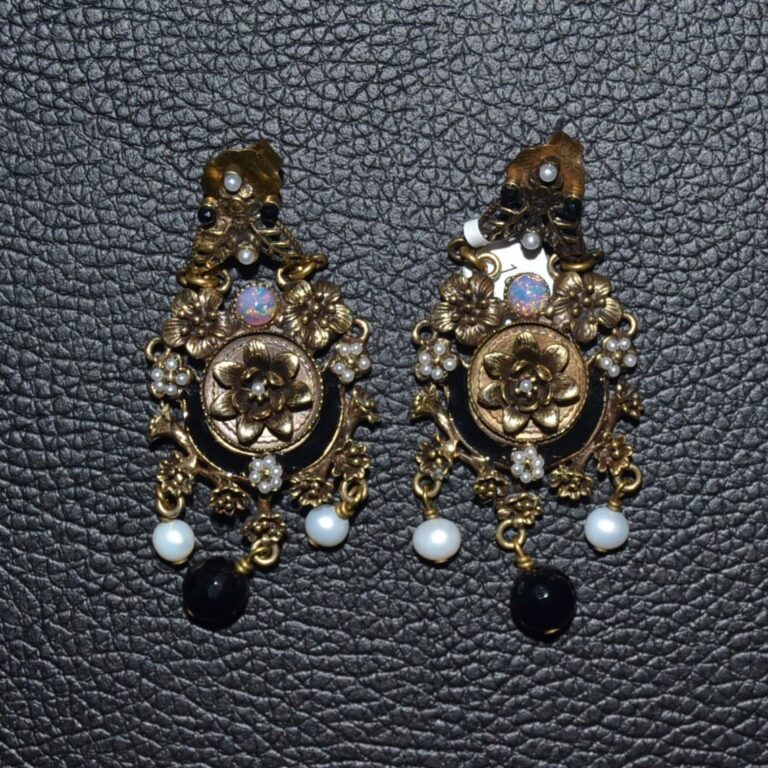 Orecchini pendenti motivi floreali di Vintage Bijoux®