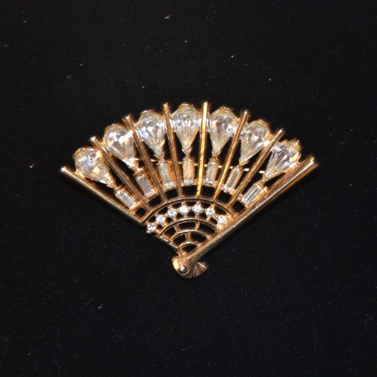 Spilla TRIFARI  a ventaglio con strass