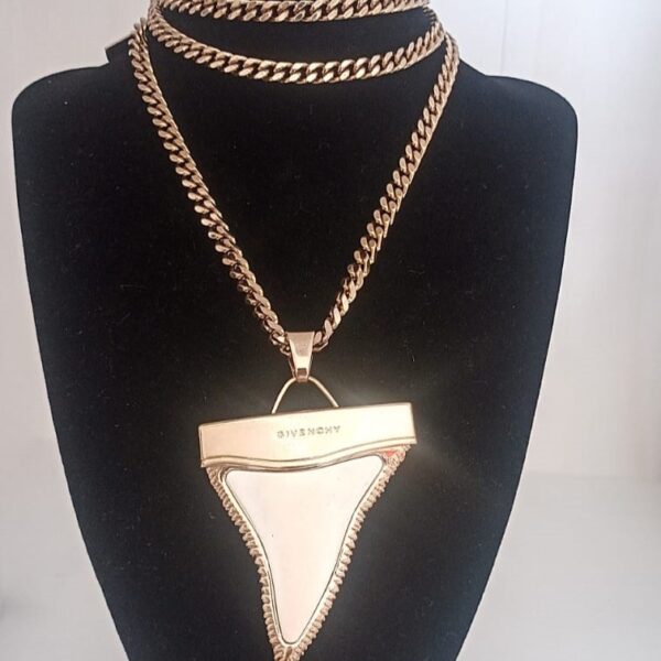 Collana dente squalo bianco GIVENCHY