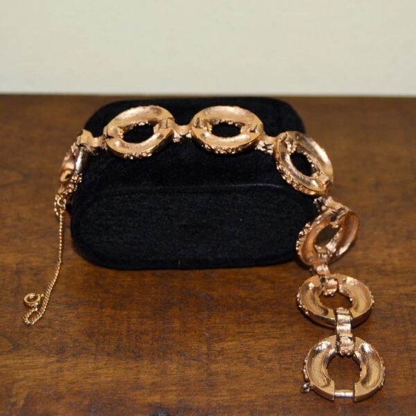 Bracciale vintage Trifari tono oro anni Cinquanta - immagine 2