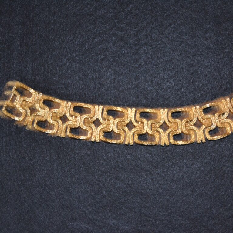 Bracciale alto TRIFARI stile brutalista