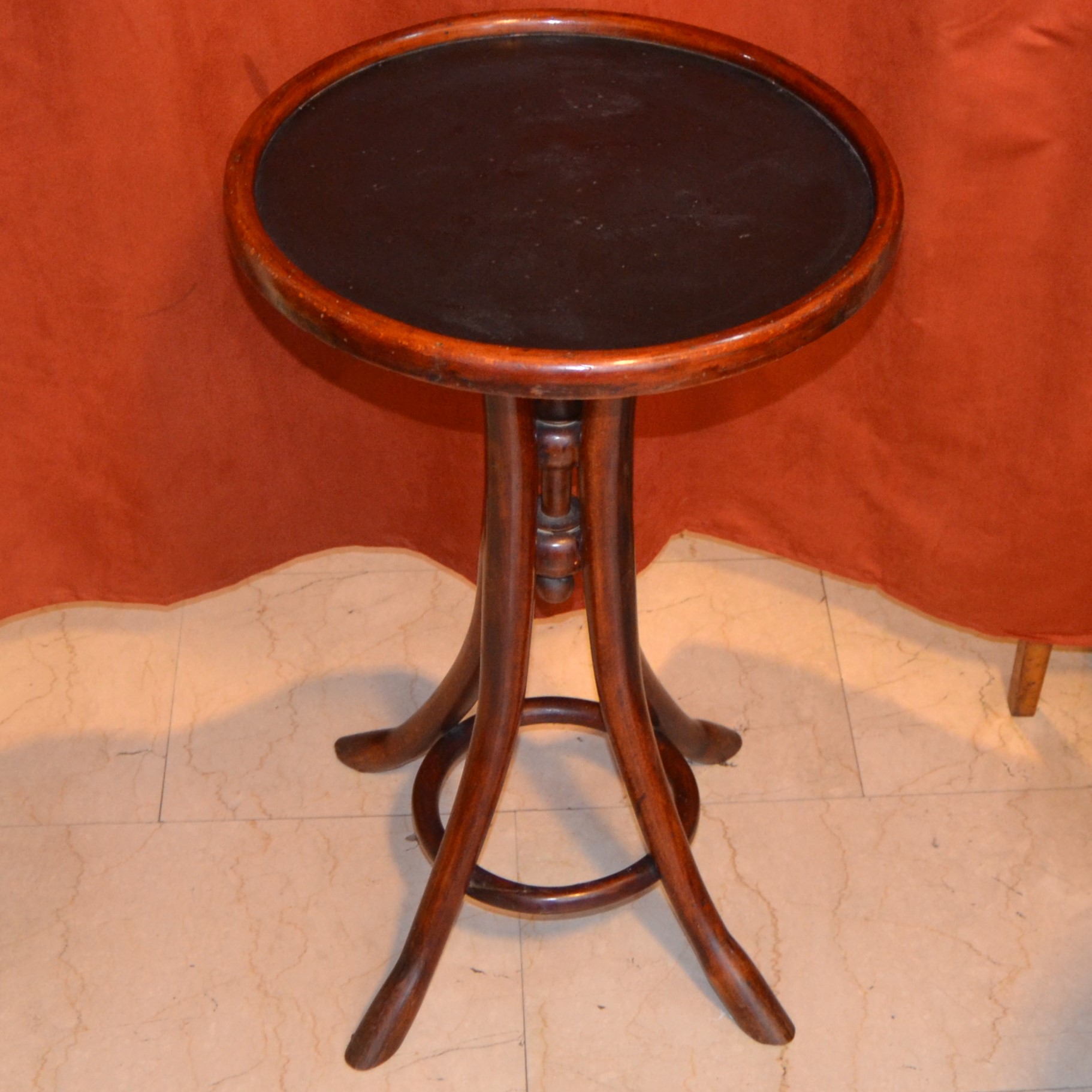 tavolino-thonet-tilacino