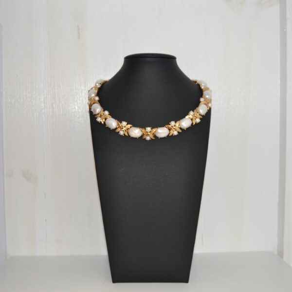 Collana vintage TRIFARI con cabochon madreperlati - immagine 3