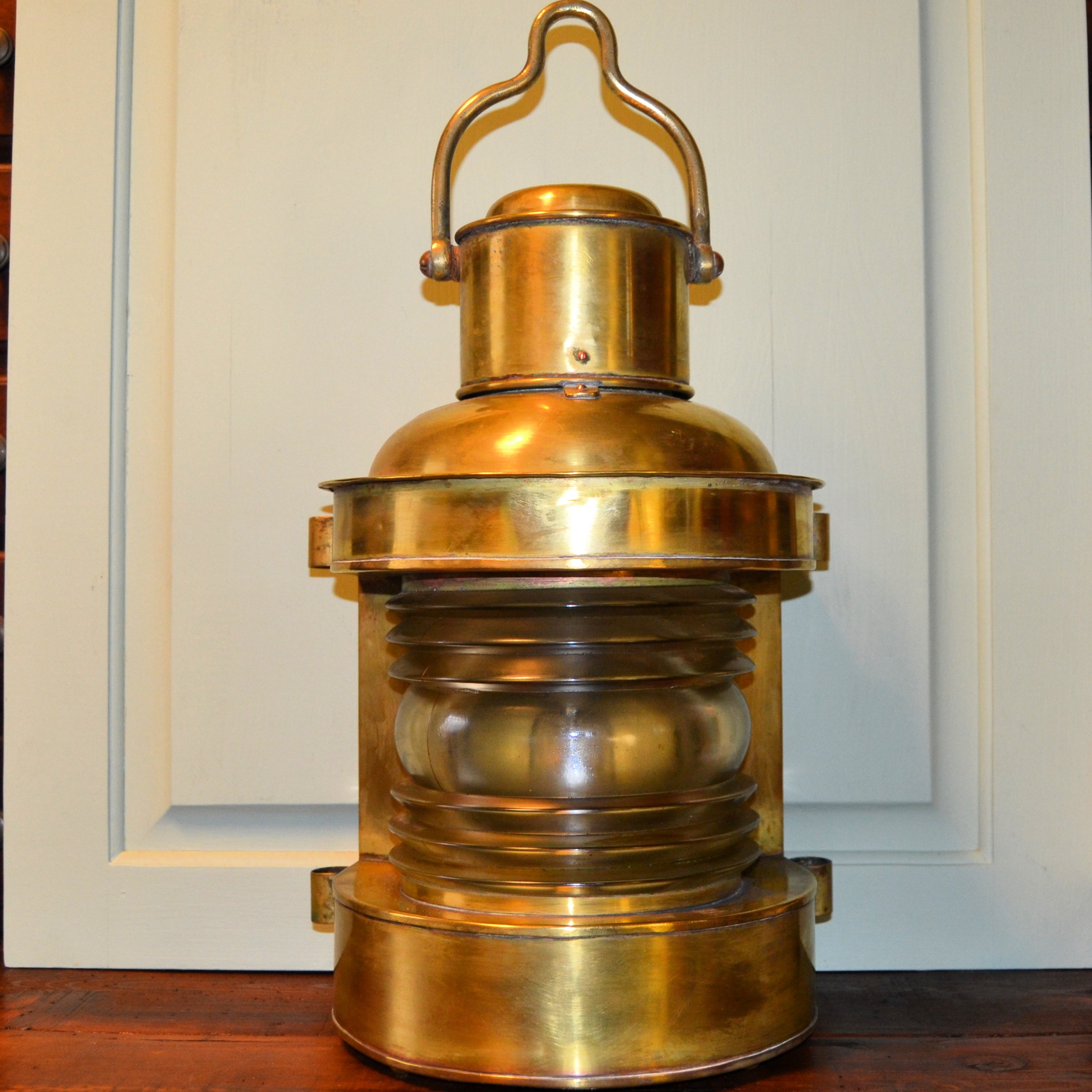 Lanterna navale in ottone con lente di Fresnel
