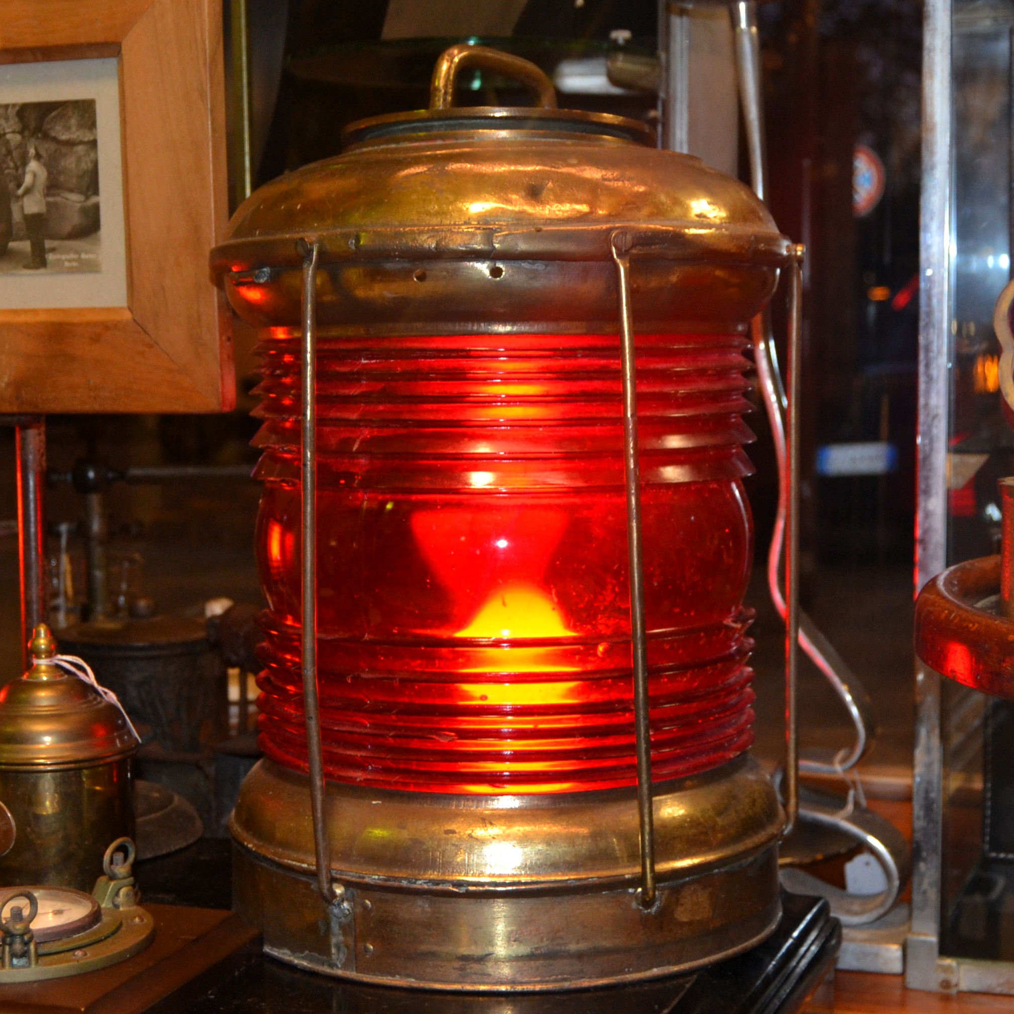 antica-lanterna-navale-tila